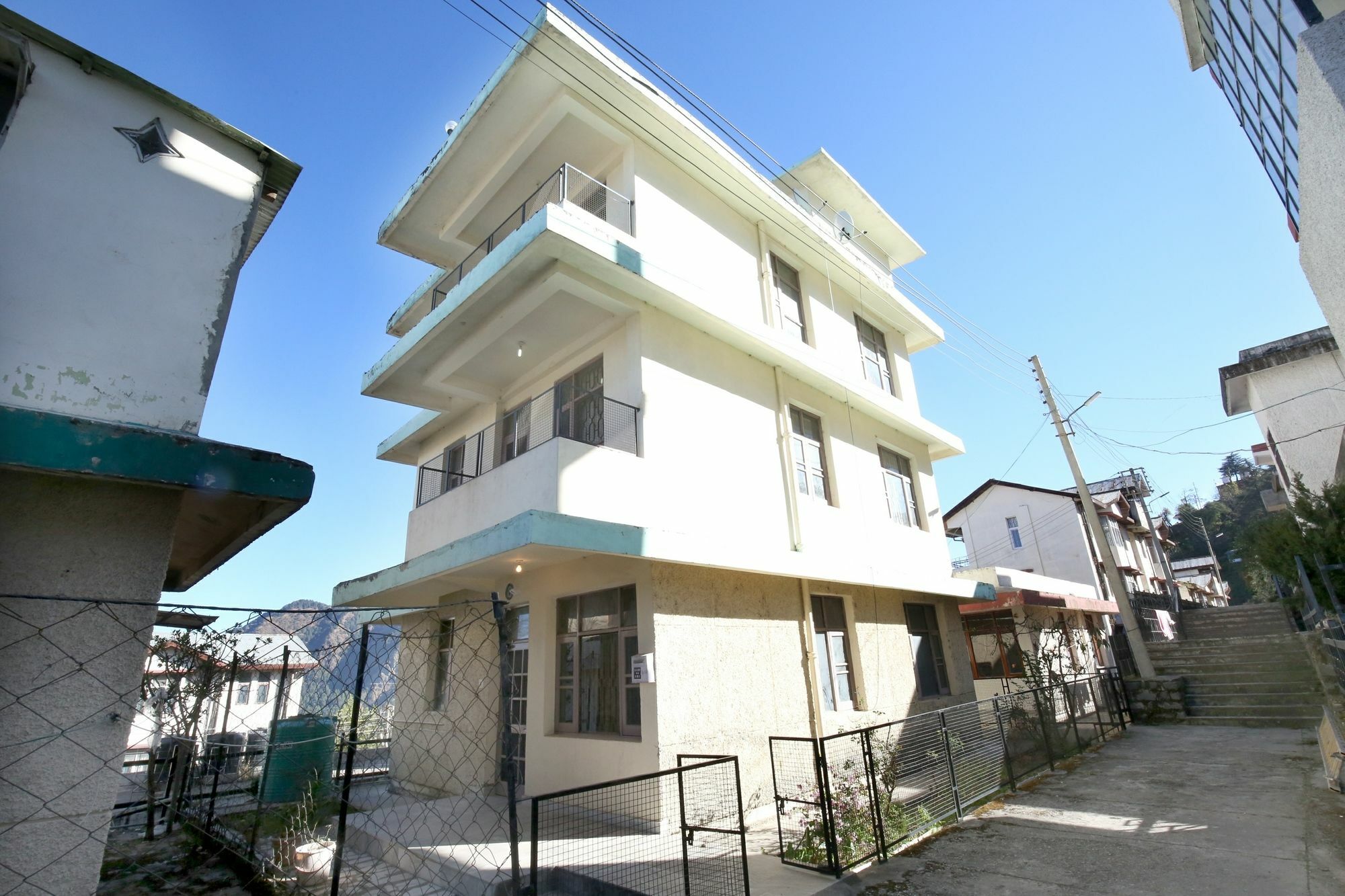 Appartamento Elegant 3Bhk Abode In Shoghi, Shimla Esterno foto